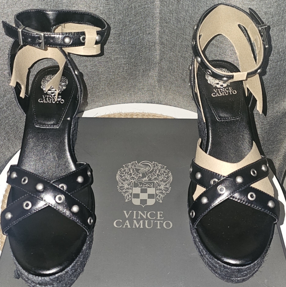 Vince Camuto Feegella Wedge Sandals Women’s 9.5M Black Studded Platform NIB